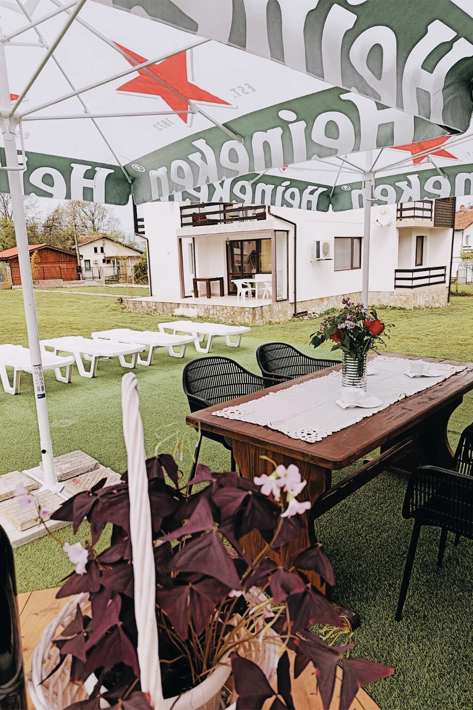 Event tables in Guest House Gergini